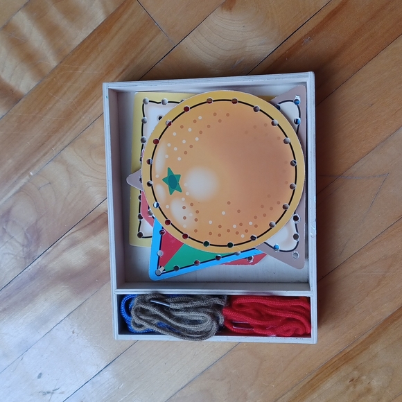 Melissa&Doug 5 wooden panels&5 matching laces. - Picture 2 of 7